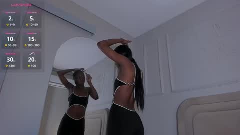 anamonroee online show from October 28, 2025, 11:36 am