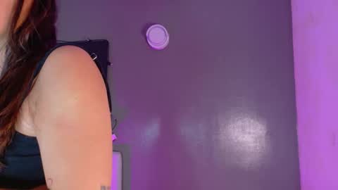 Kendra  online show from December 16, 2025, 11:37 am