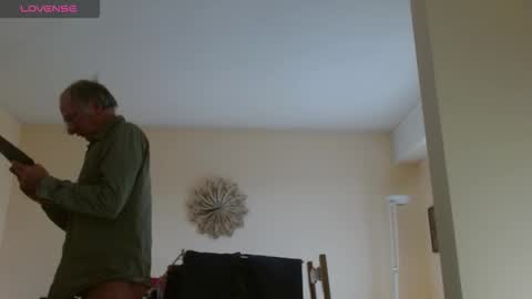 Snapshot of anax69 chatting on November 2, 2025, 1:35 pm mario online show from November 2, 2025, 1:35 pm