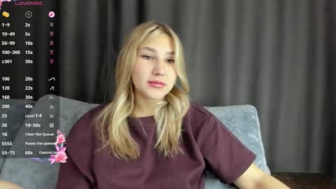 Snapshot of and1sa chatting on October 21, 2025, 8:37 am Andisa online show from October 21, 2025, 8:37 am