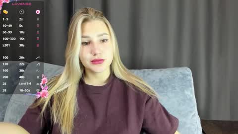 Snapshot of and1sa chatting on November 12, 2025, 11:21 am Andisa online show from November 12, 2025, 11:21 am