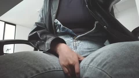   online show from March 27, 2026, 12:05 pm