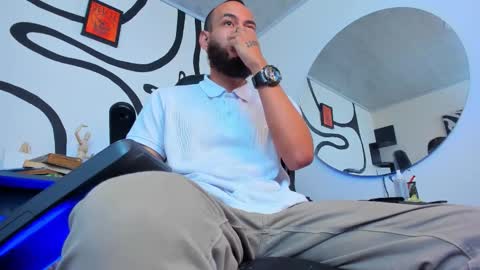 Andrs   -                   online show from November 28, 2025, 10:56 pm