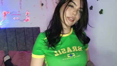 Andra de la Rosse online show from June 13, 2026, 4:43 am