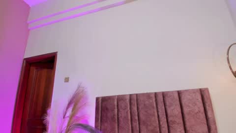 Andra Cyrus online show from June 5, 2026, 12:17 am