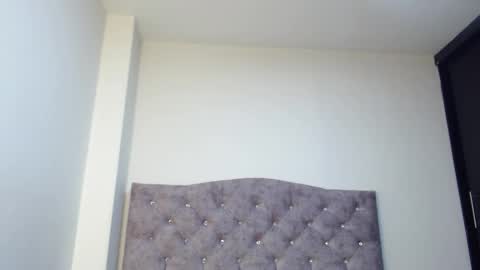 Snapshot of andrasla chatting on September 10, 2025, 2:33 am Andras online show from September 10, 2025, 2:33 am