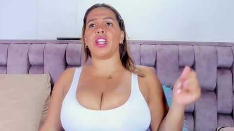 Andrea bigtits69 online show from April 16, 2026, 10:12 pm