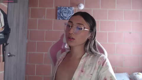 Andrea  online show from February 15, 2026, 3:31 pm