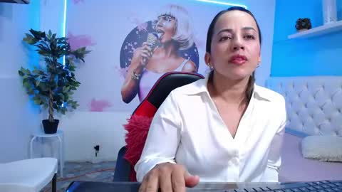 Andrea online show from May 12, 2026, 3:25 am