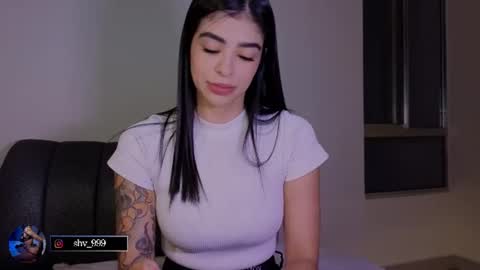 Snapshot of andrea_torres_ chatting on July 23, 2026, 2:20 am online show from July 23, 2026, 2:20 am