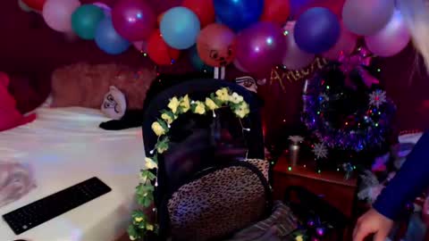 andreeajj online show from December 20, 2024, 10:43 pm
