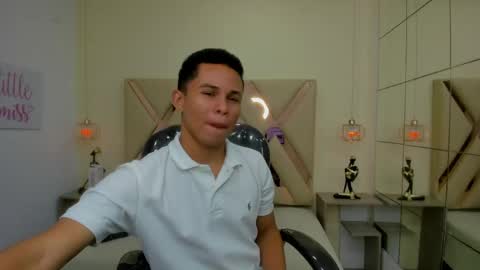 Snapshot of andres1_8 chatting on April 26, 2026, 7:22 pm IM ANDRES online show from April 26, 2026, 7:22 pm