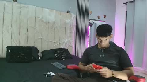 andres_stud online show from October 12, 2025, 4:44 am