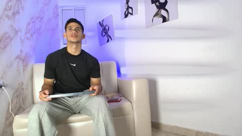 andres_stud online show from November 4, 2025, 4:44 am