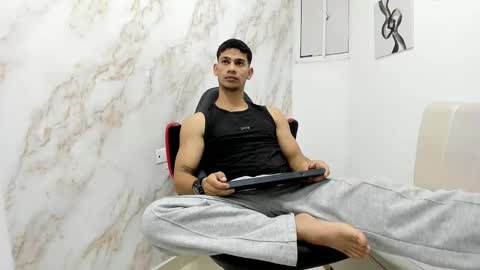 andres_stud online show from November 24, 2025, 4:23 am