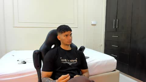 andres_stud online show from April 16, 2026, 3:40 am