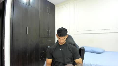 Snapshot of andres_stud chatting on April 26, 2026, 5:27 am andres_stud online show from April 26, 2026, 5:27 am