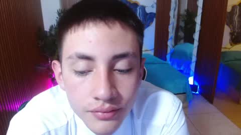 Snapshot of andres_tay chatting on April 15, 2026, 5:14 am andres_tay online show from April 15, 2026, 5:14 am