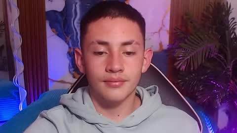 Snapshot of andres_tay chatting on April 22, 2026, 2:25 am andres_tay online show from April 22, 2026, 2:25 am