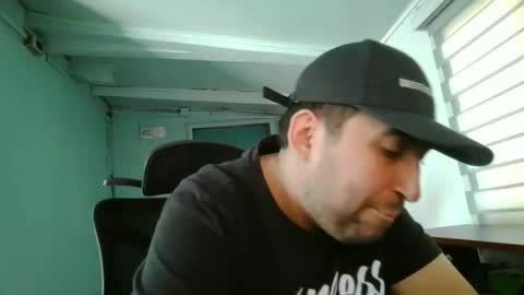 andresby0x online show from December 5, 2025, 6:37 pm