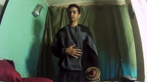 andrescaraballo18 online show from November 10, 2025, 3:16 am