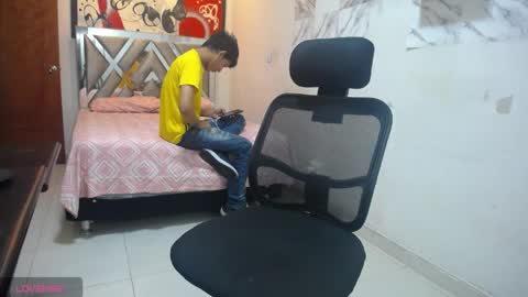 andrescoll25 online show from May 11, 2026, 7:33 pm