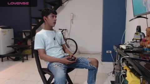 Andres Dean online show from February 1, 2025, 2:37 am