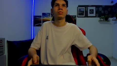 andrew_2811 online show from October 25, 2025, 10:04 pm