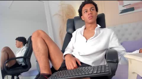 Snapshot of andrew_burnss chatting on November 12, 2025, 2:50 pm andrew_burnss online show from November 12, 2025, 2:50 pm