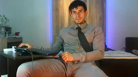 Snapshot of andrew_elliot chatting on October 27, 2025, 4:49 am Andrew online show from October 27, 2025, 4:49 am