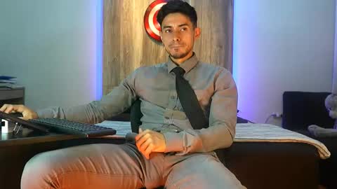 Snapshot of andrew_elliot chatting on November 4, 2025, 3:27 am Andrew online show from November 4, 2025, 3:27 am