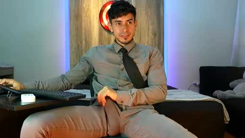 Snapshot of andrew_elliot chatting on November 7, 2025, 4:12 am Andrew online show from November 7, 2025, 4:12 am