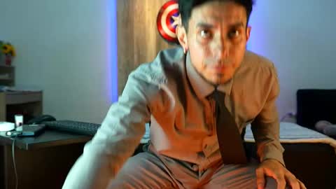 Snapshot of andrew_elliot chatting on November 9, 2025, 6:55 am Andrew online show from November 9, 2025, 6:55 am