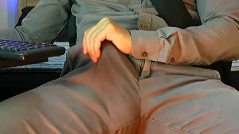 Snapshot of andrew_elliot chatting on November 22, 2025, 3:27 am Andrew online show from November 22, 2025, 3:27 am