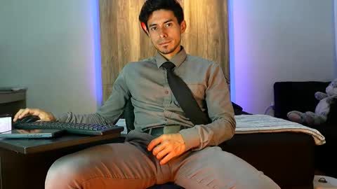 Snapshot of andrew_elliot chatting on November 27, 2025, 1:07 am Andrew online show from November 27, 2025, 1:07 am