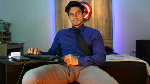 Snapshot of andrew_elliot chatting on November 29, 2025, 2:36 am Andrew online show from November 29, 2025, 2:36 am