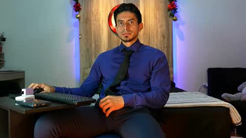 Snapshot of andrew_elliot chatting on December 23, 2025, 5:16 am Andrew online show from December 23, 2025, 5:16 am