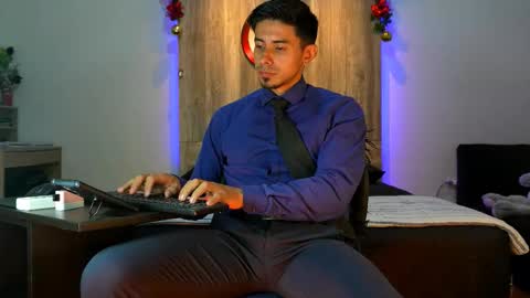 Snapshot of andrew_elliot chatting on January 6, 2026, 5:55 am Andrew online show from January 6, 2026, 5:55 am