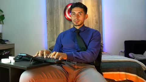 Snapshot of andrew_elliot chatting on February 4, 2026, 1:55 am Andrew online show from February 4, 2026, 1:55 am