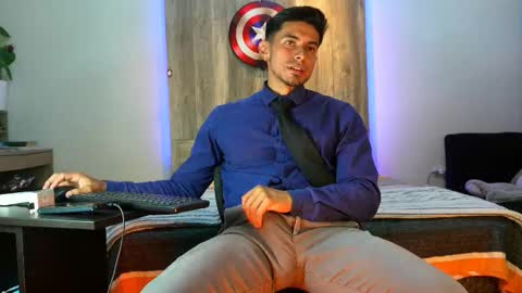 Snapshot of andrew_elliot chatting on February 5, 2026, 2:05 am Andrew online show from February 5, 2026, 2:05 am