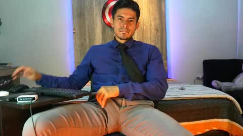 Snapshot of andrew_elliot chatting on February 7, 2026, 3:10 am Andrew online show from February 7, 2026, 3:10 am