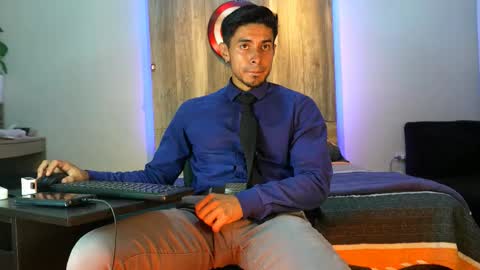 Snapshot of andrew_elliot chatting on February 11, 2026, 1:32 am Andrew online show from February 11, 2026, 1:32 am