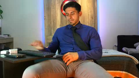 Snapshot of andrew_elliot chatting on February 12, 2026, 2:50 am Andrew online show from February 12, 2026, 2:50 am