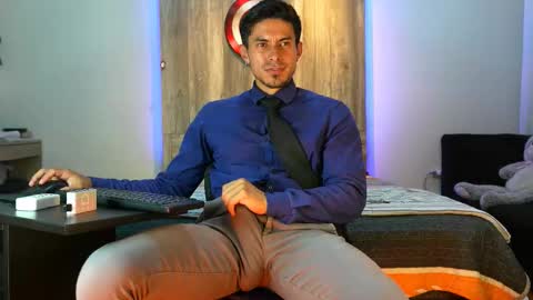 Snapshot of andrew_elliot chatting on February 14, 2026, 3:14 am Andrew online show from February 14, 2026, 3:14 am