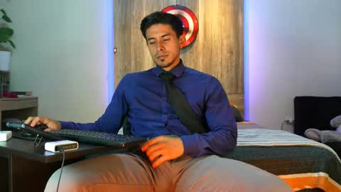 Snapshot of andrew_elliot chatting on February 19, 2026, 2:07 am Andrew online show from February 19, 2026, 2:07 am