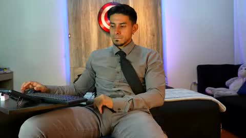 Snapshot of andrew_elliot chatting on March 4, 2026, 2:39 am Andrew online show from March 4, 2026, 2:39 am