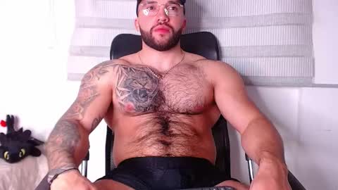 Snapshot of andrew_holden__ chatting on October 17, 2025, 12:36 am andrew_holden__ online show from October 17, 2025, 12:36 am