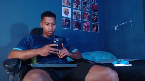 Snapshot of andrew_hoult chatting on January 17, 2025, 2:29 am Andrew online show from January 17, 2025, 2:29 am