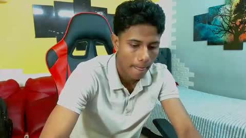 Snapshot of andrew_myersx chatting on December 20, 2025, 7:43 pm ANDREW online show from December 20, 2025, 7:43 pm