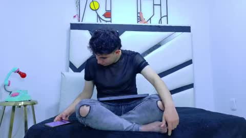 ANDREW online show from January 5, 2026, 9:51 pm